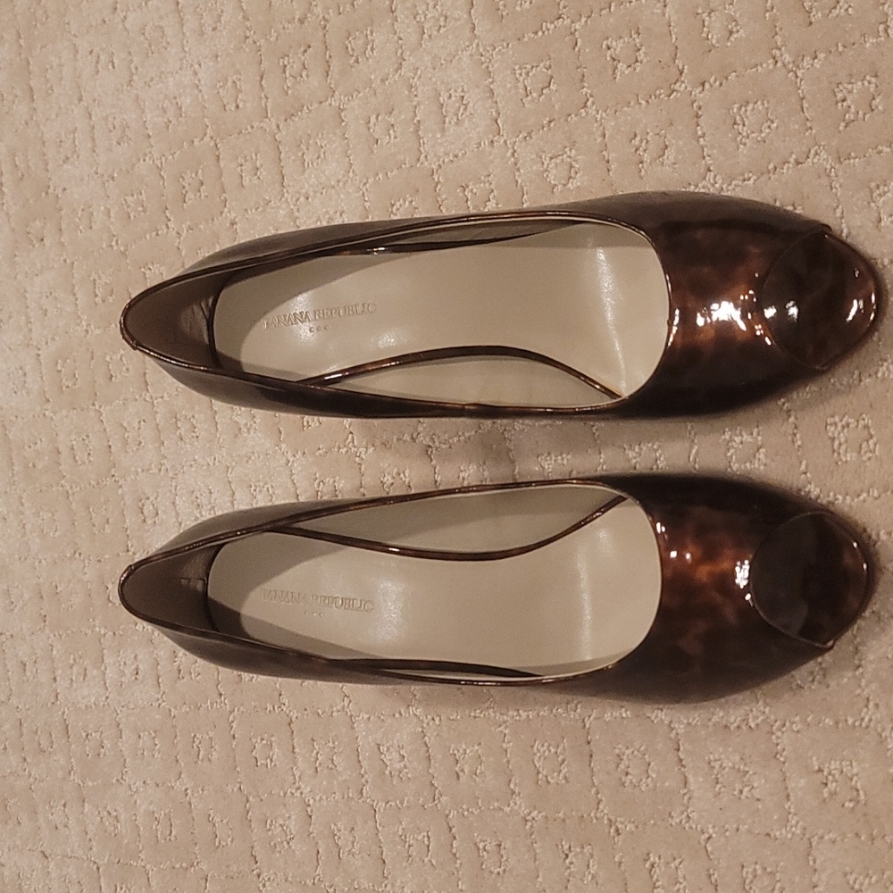 Banana Republic Peep Toe Tortoise Shell Pumps / Heels
